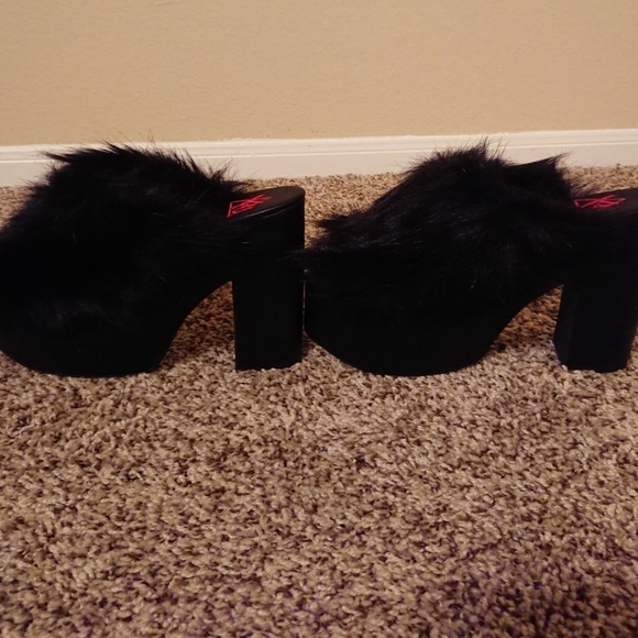 Shoes - Picture 3 of 5